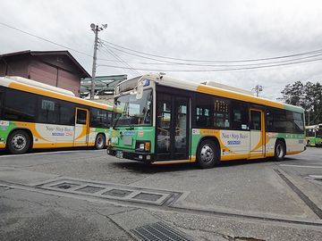 『青梅車庫』には、当然のことながら、バスがたくさん