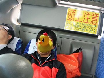 バスの乗客って、どうしてみんな寝るんでしょうね?