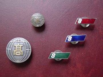 バッジの色が違います