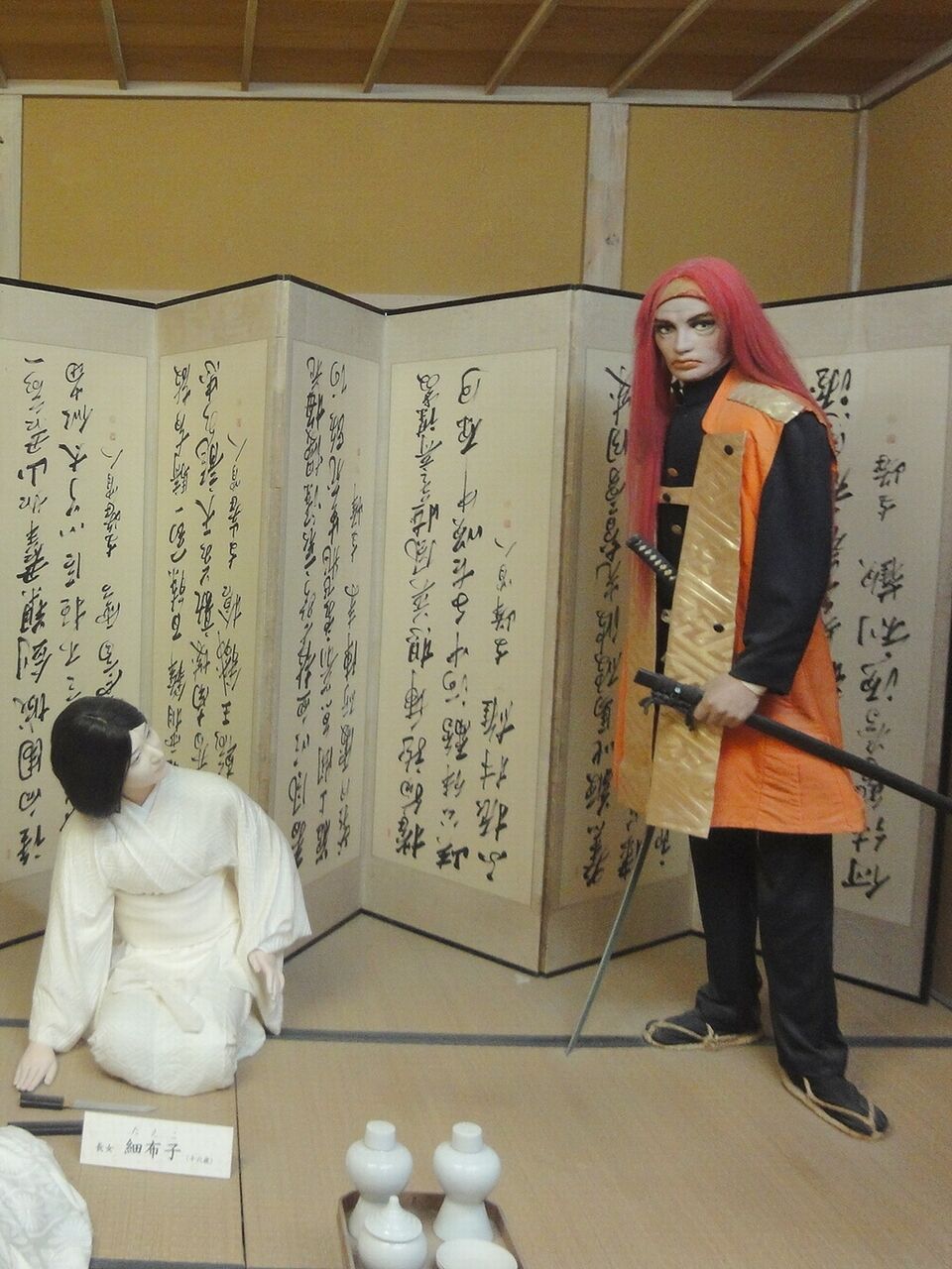 右に立ってる茶髪の兄ちゃんって、官軍だよね