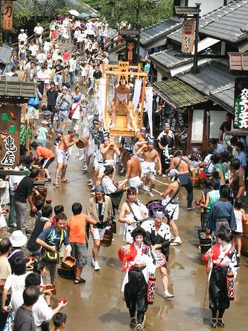 場所は日光だったか、どこだったか忘れたけど、やっぱり時代劇っぽい観光地