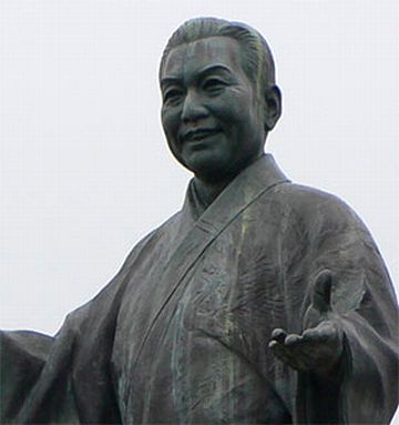 新潟県長岡市塚野山(生誕の地)に建つ銅像