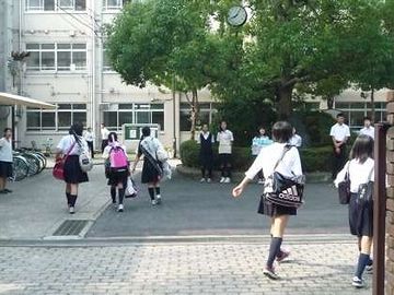 学校には、警察組織が介入しにくいでしょ