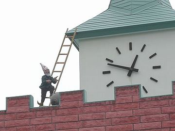 屋根に小人が!