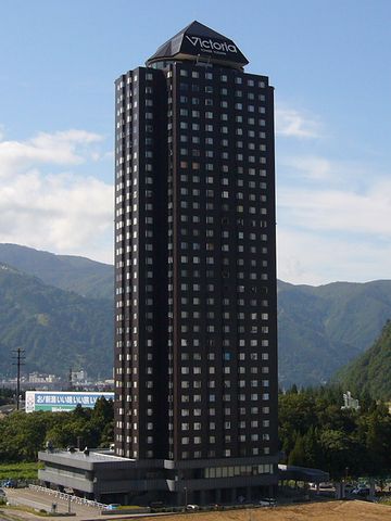 バブルの塔って感じのリゾートマンション