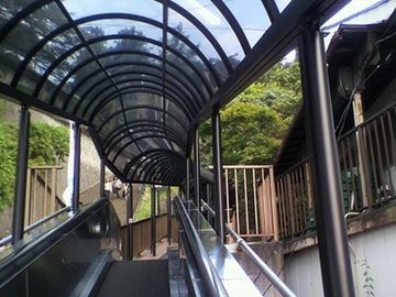 飯盛山・エスカレーター
