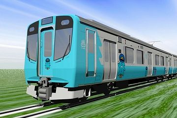 2014年3月導入の新車両。低床バリアフリーだそうです。いいなぁ。