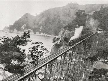 『余部鉄橋』のおかげで、12時間49分に短縮されたんです