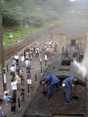 津川駅での石炭ならし