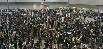 『酒の陣』の賑わい。パックツアーもあるようです。とても行く気になりません。