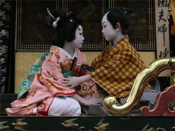 商売柄も近いし、毎日顔を合わせて話をするうち、想い合う仲になる