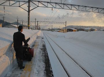 『湯沢駅(秋田県湯沢市)』除雪機は必需品のようです