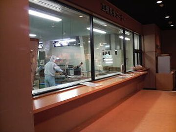 おせんべい作りの行程も見学