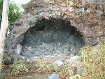 岩穴の洞窟