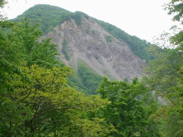 崩壊したから、崩山なんだろ