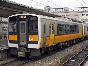 新型電車みたいですが、パンタグラフがないので気動車とわかります