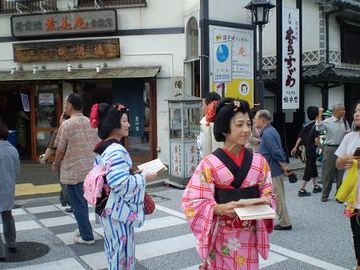 その芸者さんを現代に連れてきたんでしょ