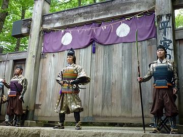 門を一カ所にして、衛兵でも立たせますか