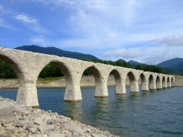 幻の橋（北海道遺産・旧国鉄士幌線タウシュベツ橋梁）