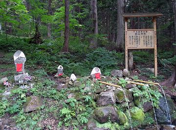 地蔵があるのが、微妙な雰囲気ですな