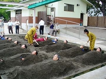 別府海浜砂湯・砂場に2段