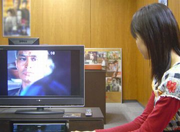 歴ドルの“小日向えり”ちゃんが、『念仏の鉄』を見てるところ