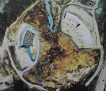 三内丸山遺跡は、野球場の建設予定地と、ぴったり重なってたそうです