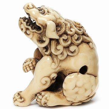5㎝ほどの大きさの象牙の獅子