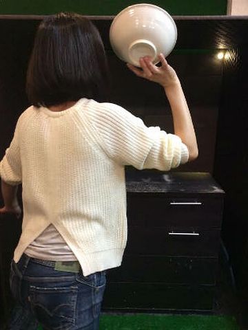 お皿を、コンクリート壁にぶつけて割れるそうです(6枚・2,000円)