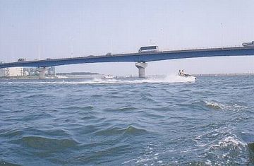 相模川最下流に架かる『湘南大橋』