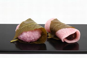 桜餅なんか、人間でも葉を食べるでしょ