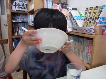 鳥取県東伯郡『香味徳(かみとく)由良店』。漫画がたくさんあっていいですね。