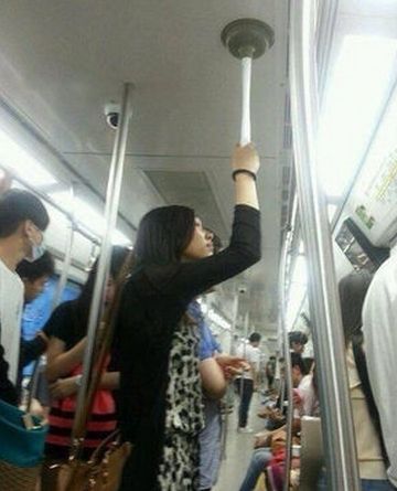 アイデアはいいと思いますが……。降りるとき、すぐに外れるんでしょうか?