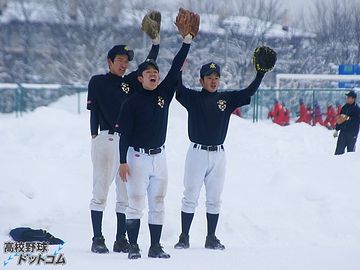 旭川工業野球部の雪上練習