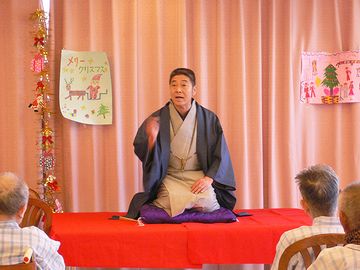 落研にいた先生が、患者さんを集めて落語を披露してたの