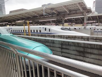 隣は、東海道新幹線