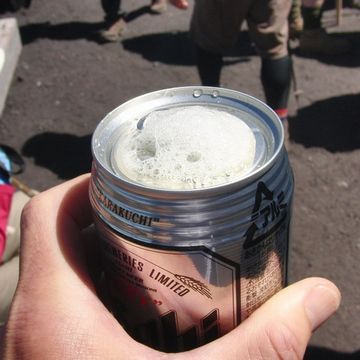 缶ビールは、直飲みが一番