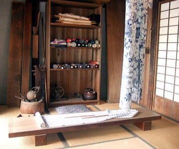 大正時代の仕立屋の仕事場を再現したもの(『江戸東京たてもの園』)
