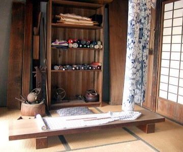 大正時代の仕立屋の仕事場を再現したもの（『江戸東京たてもの園』）