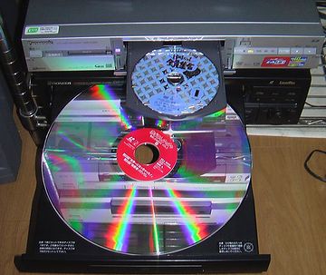 今のDVDをでっかくしたようなディスクでさ……