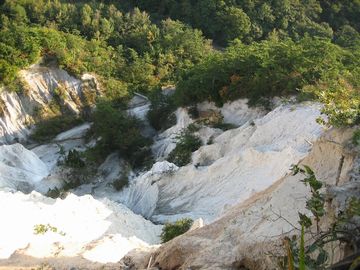 今でも、大雨のときは、凝灰岩の砂により水が濁るそうです