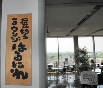 セルフサービス、良いじゃありませんか。無駄な人件費がかかってません。
