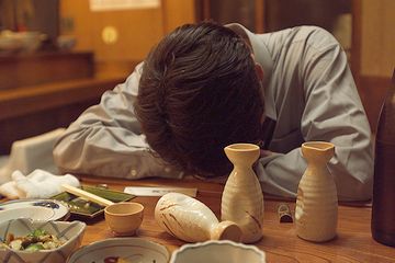 飲み屋でこんなになったら、帰るのが大変です