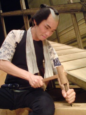 そこらの大工、引っ張ってきて、3日で出来んかのぅ?
