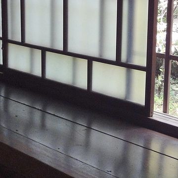 上半分のガラスを引っこめ、棚を作ることにした