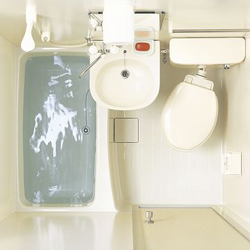 シャワーで、トイレの方の床まで流せるんですから