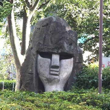 蒲田駅のモヤイ像の画像に、女性像もあったんです