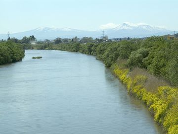 奥入瀬川の下流域に拓けた町です