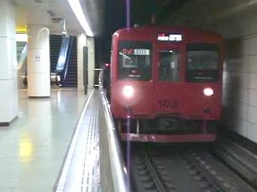 博多駅・地下鉄ホーム