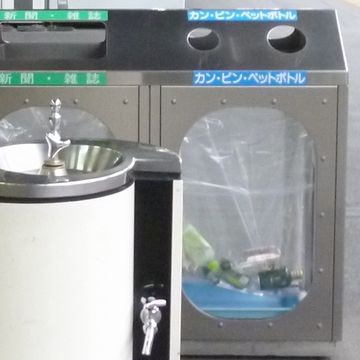 この水飲みで水を詰める